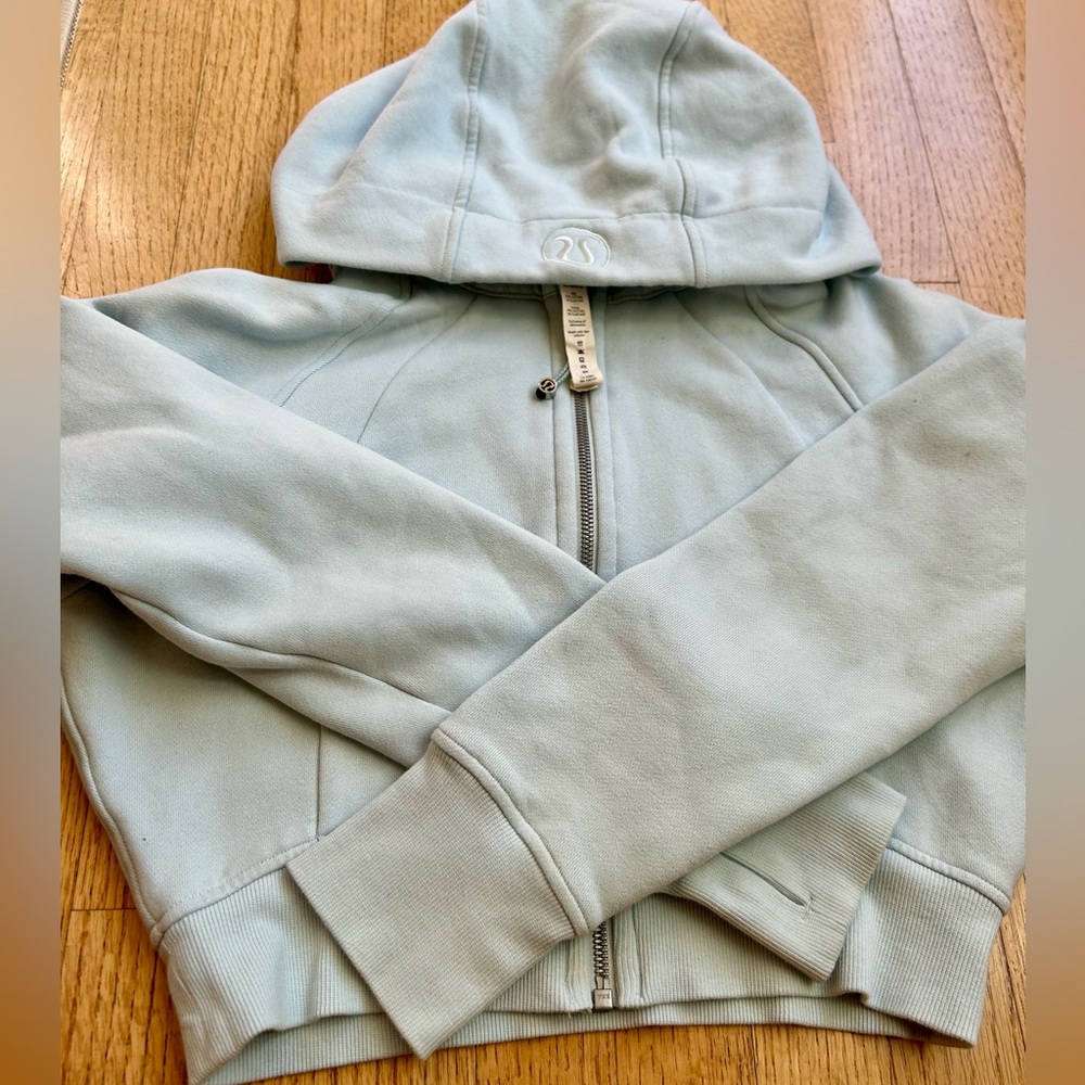 lululemon cropped scuba, powder blue Size 8 fits on the smaller side